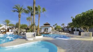 H10 White Suites